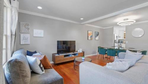 @ Marbella Lane - Buckingham Place Laundry + P - Photo 3