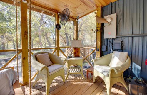Walk to White River Cozy Escape with Screened Porch - Foto 19