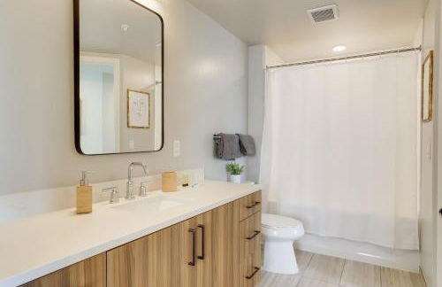 Stylish Condo at Clarendon with Rooftop Views - Foto 30