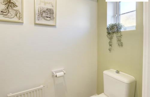 LARGE 4 Bedroom Semi-Detached House Sleeps 7 By Klarok Short Lets & Serviced Accommodation - Foto 40