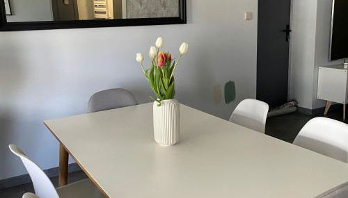 Gîte confortable avec piscine, parking et Wi-Fi à La Suze-sur-Sarthe - FR-1-410-399 - Foto 3