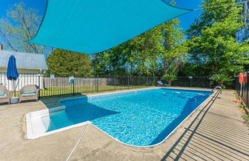 Private Pool and 3BR Family Fun Home with Gazebo - Foto 15