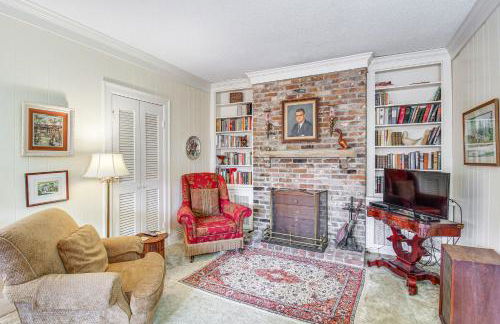 Central and Ornate Sewanee Home with Screened-In Porch - Foto 6