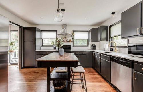 NEW - Modern Rustic Retreat Ardmore Chalet - Foto 59