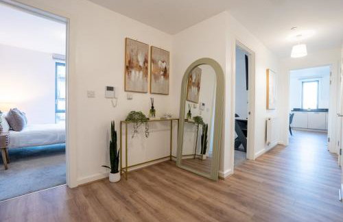 Central Wembley Stadium Luxe Stay with Pool Table - Foto 61