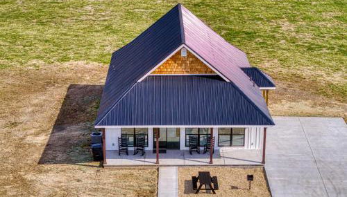 Lazy River Cabin, River Front, Hot Tub, WIFI, 560 in FREE Attraction tickets each paid day! - Foto 2