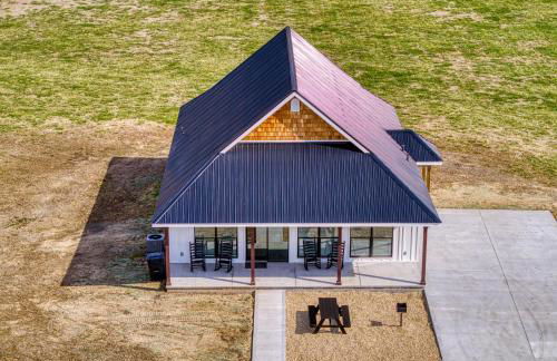 Lazy River Cabin, River Front, Hot Tub, WIFI, 560 in FREE Attraction tickets each paid day! - Foto 2