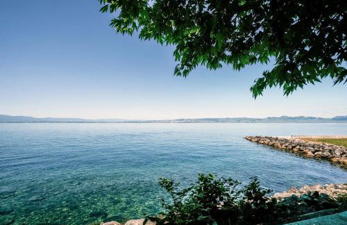 Pieds dans l'eau - Lac Léman - 2 min Evian - Spacieux - Foto 1