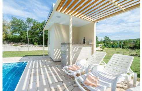 Cozy Home In Vojnic Sinjski With Sauna - Photo 14