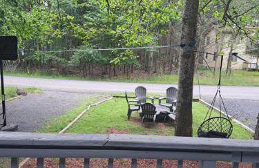 Fun Home in Pocono with Gameroom-Firpit-BBQ Grill-TV and AC in all rooms - Foto 41