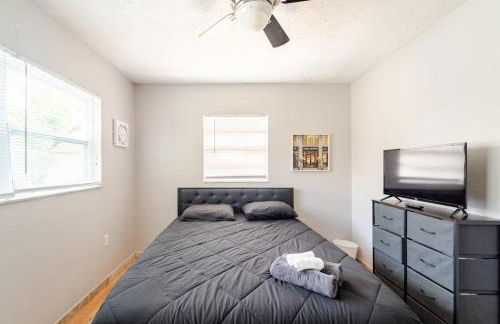 Serene Escape Cozy Home close to Beaches - Foto 26