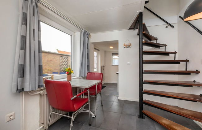 Charming Beach Getaway - Photo 12