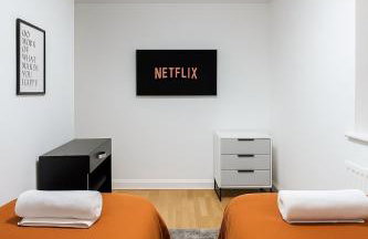 Bright 4BR Pets OK Driveway Sleeps 9 - Foto 15