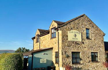 Oaklodge House - Photo 1