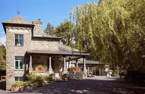 Ty Pandy Eclectic Luxury Family cottage Sleeps 8 adults and 2 children - Photo 42