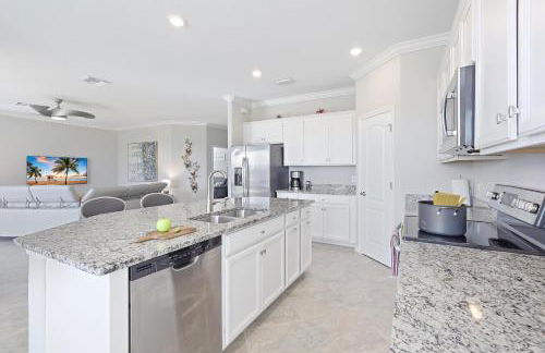 Modern waterfront home in Artesia with pool/gym - Photo 10