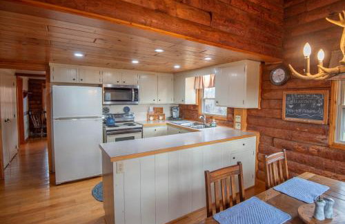 Mountain Top Cabin! Hot tub, Fireplace, Dog Friendly - Photo 15