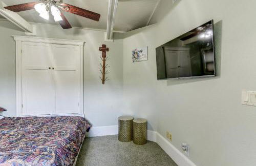 The San Bernard River waterfront provides private access to a spa, boat ramp, and jet skiing - Photo 69