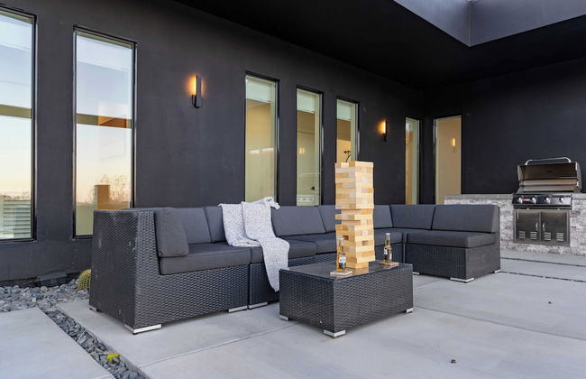 Luxe Modern Escape w/ Pool, Hottub, Firepit, Desert View Obsidian by Avantstay - Foto 19
