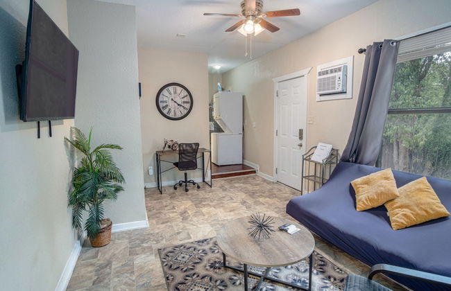 Cozy Downtown Guest House 2br/1ba Sleeps 8 - Foto 17