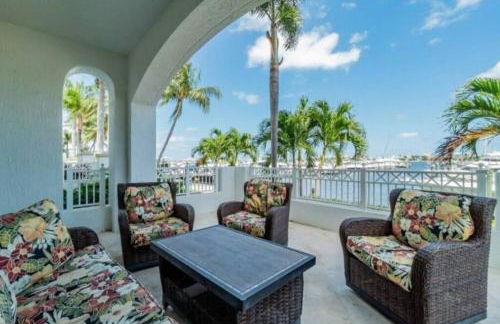 Turnkey Tranquility with Marina & Intercoastal views - Foto 25