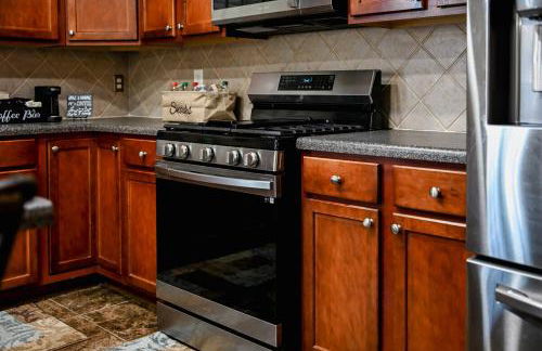 Modern 5BR Retreat with Office Fully Furnished - Foto 49