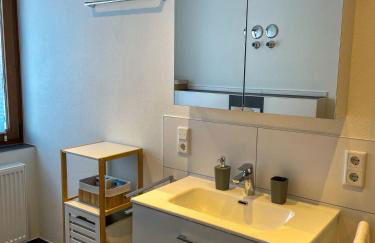 MaMa-Apartments - Haus Martina im Herzen der Rhön - 3 einzelbuchbare moderne Wohnungen für 2-8 Personen, Terrasse, Balkon, Garten, Ski und E-Bike Keller, Lounge, freies Wlan, familienfreundlich - Foto 10