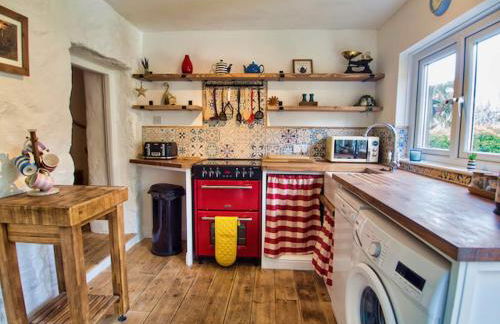 Knocker Cottage is a 3 bedroom made up of 1 double bedroom and 2 small double bedrooms in small village 10 min to beaches - Foto 63