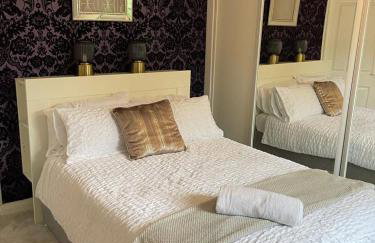 Charming 3-Bed Home Comfortable Stay in Coalville - Photo 17