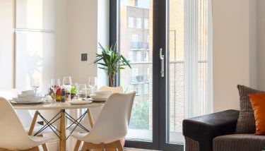 Modern Hoxton 2 Bed, 2 Bath Apartment with Balcony Sleeps 6 - Foto 3