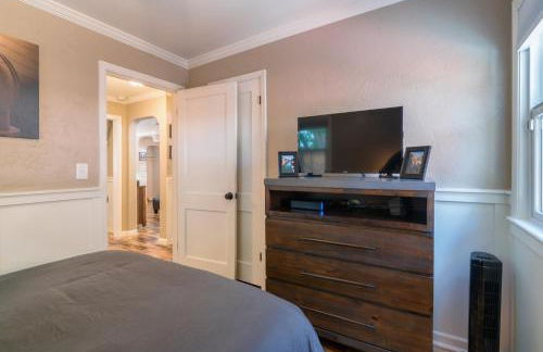 Italian Style in Old Town with Private Hot Tub - Photo 19