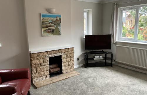 Large 2-bedroom maisonette with free parking - Foto 13