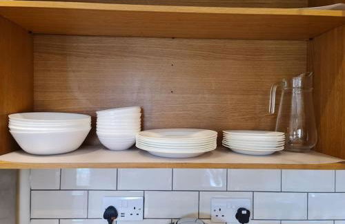 London Luxury 6 Bedroom Family House Sleeps 12 people Parking for 4 Cars Close to tube. - Foto 19