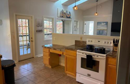 Upscale Two Bedroom Mountain Retreat - Foto 11