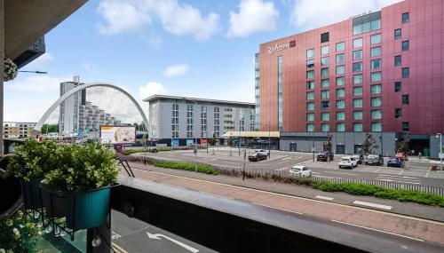 Luxury Huge Modern Open Plan 2Bedroom Flat - Free Private Parking & Balcony located at the OVO Hydro and SEC Centre - Foto 4