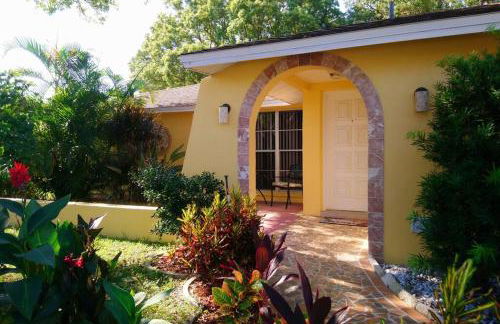 Comfortable Stay- Fully Stocked Home & Coffee Bar- All Essentials Provided - Photo 2