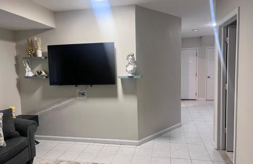 Haven 2 Bedroom by EWR airport - Photo 6