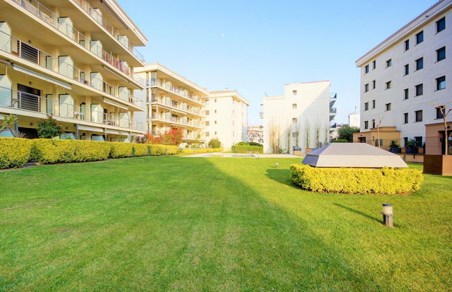 Apartment in Roses Near Sandy Beach - Photo 32