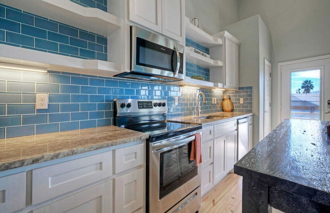 Sleeps 26 2 Homes w/ Waterfront Pool + Boat Dock Laguna Village Escape - Foto 13