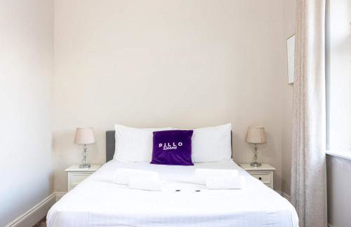Detached House In Prestwich Sleeps 10 with Parking - Foto 24