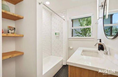 Trendy Remodeled Home by SoCo w Nice Outdoor Space - Foto 31