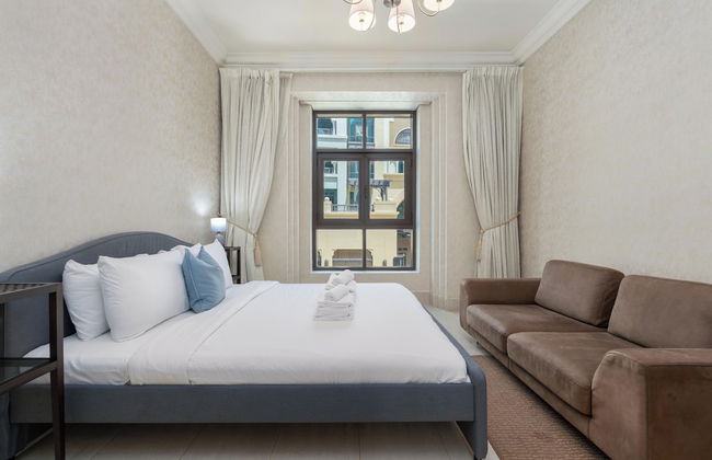 Lux BnB I Souk Al Bahar I Burj Khalifa Views - Photo 4