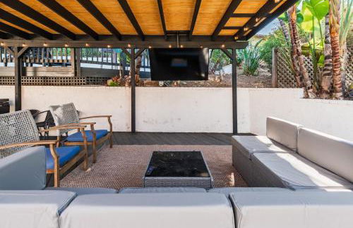 5BR Oasis with Pool, Arcade, Sauna - Photo 46