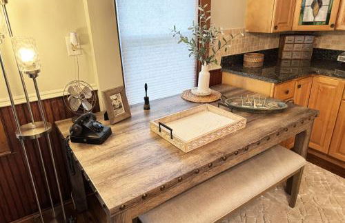 Large, Comfortable & Conveniently located Home - Foto 31