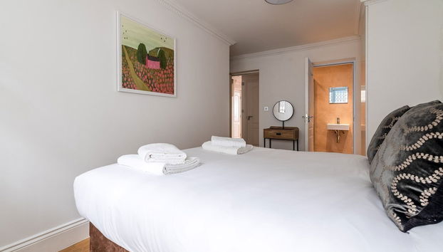 Gorgeous Kentish Town Flat - Photo 5, Room