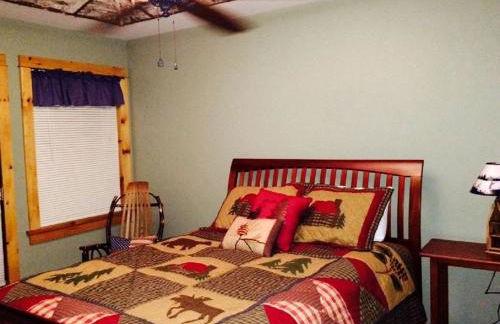 Impressive Cabin Rental for Large Groups in Au Sable Forks, New York - Foto 22