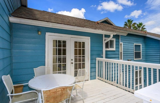 Villas at Island Club Community, Pools, Jacuzzi and More! - Photo 13