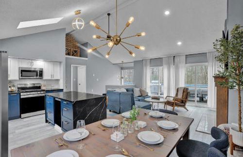 Pocono Blue with Paddleboards, Spa, Indoor Jacuzzi, GameRoom, Lake, EV - Foto 1