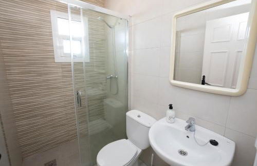 Private Heated Pool, Jacuzzi & 1225m2 garden in Villa Cipreses - Photo 43