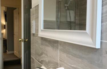 Stylish 3 Bedroom House Only 5 Mins From M6/m58 - Foto 21